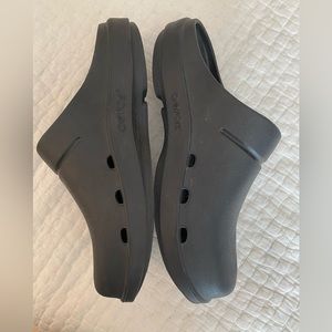 OOFOS men’s size 12 black clog EUC